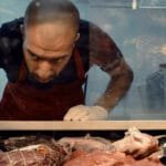 Cortos: La mancha que no se lava: carne, miedo y sospecha en «Butcher’s Stain»